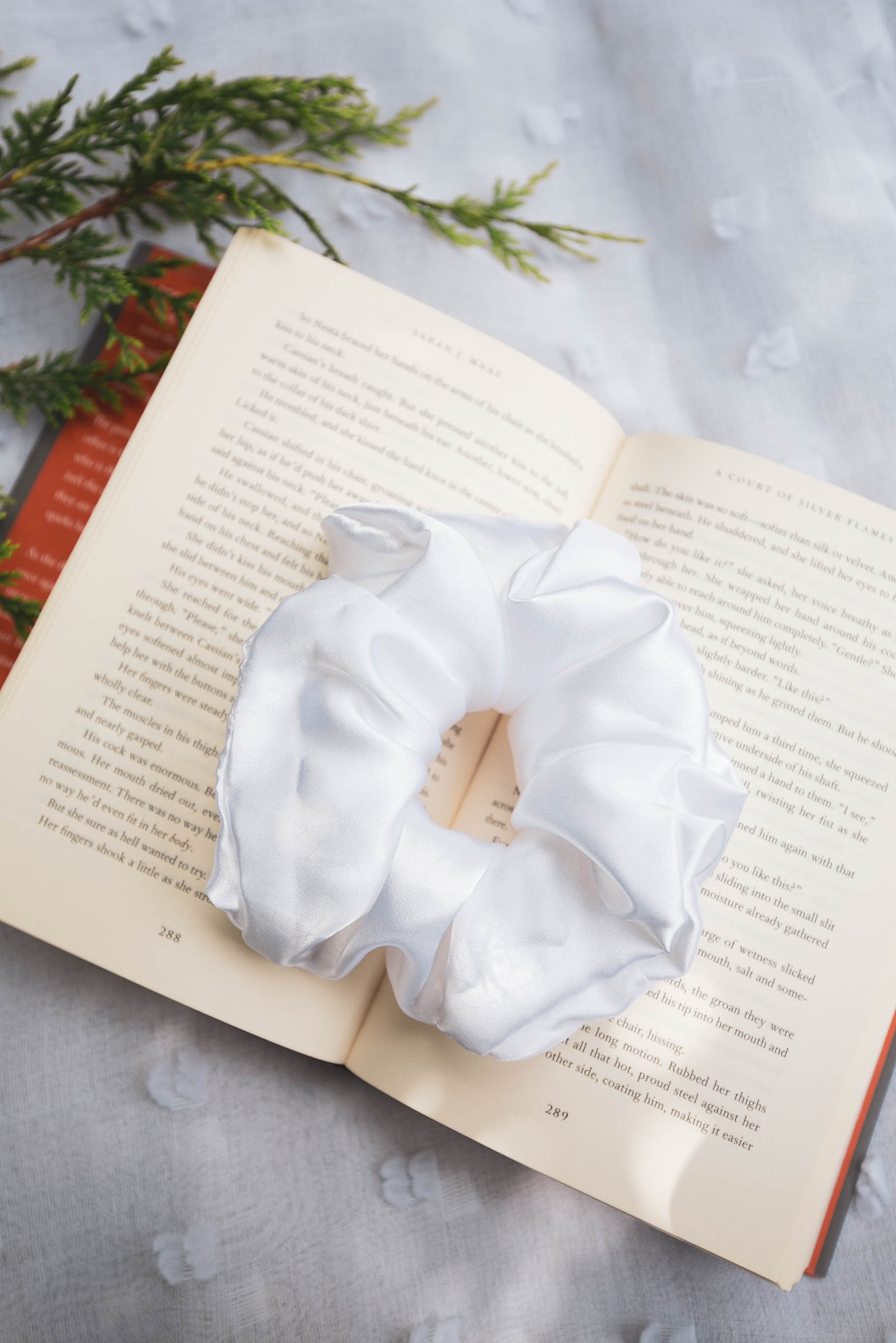 Terrasen-Inspired  - White fluffy scrunchie